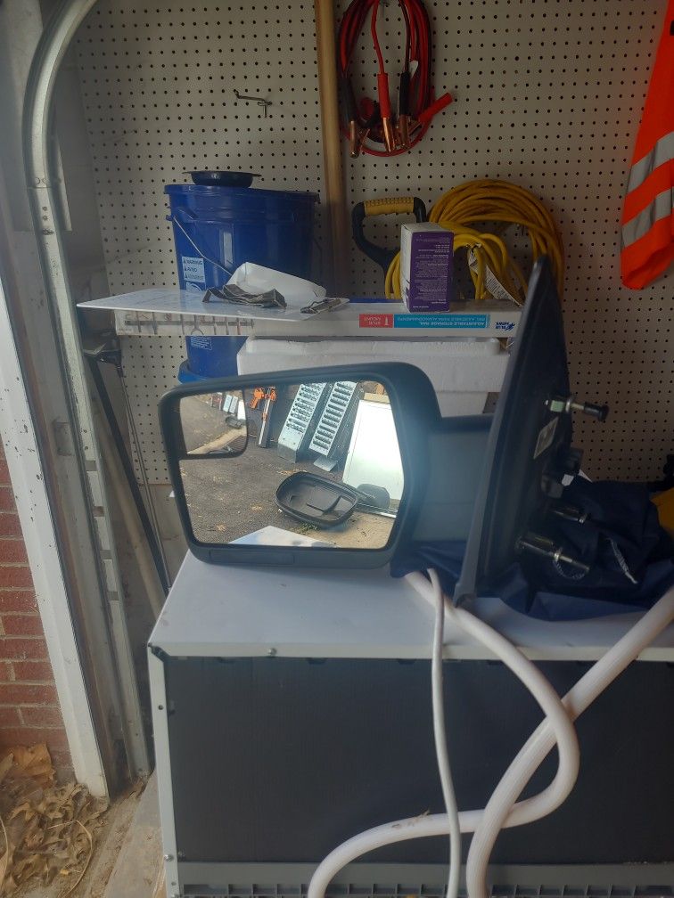 2011 F150 DRIVERS SIDE MIRROR