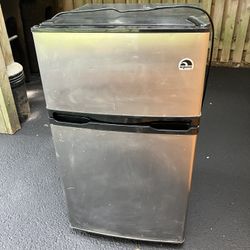 Igloo Mini Fridge