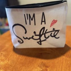 ❤️ Taylor Swift “I’m A Swiftie” Pouch – Like New – Bonus Craft Materials 