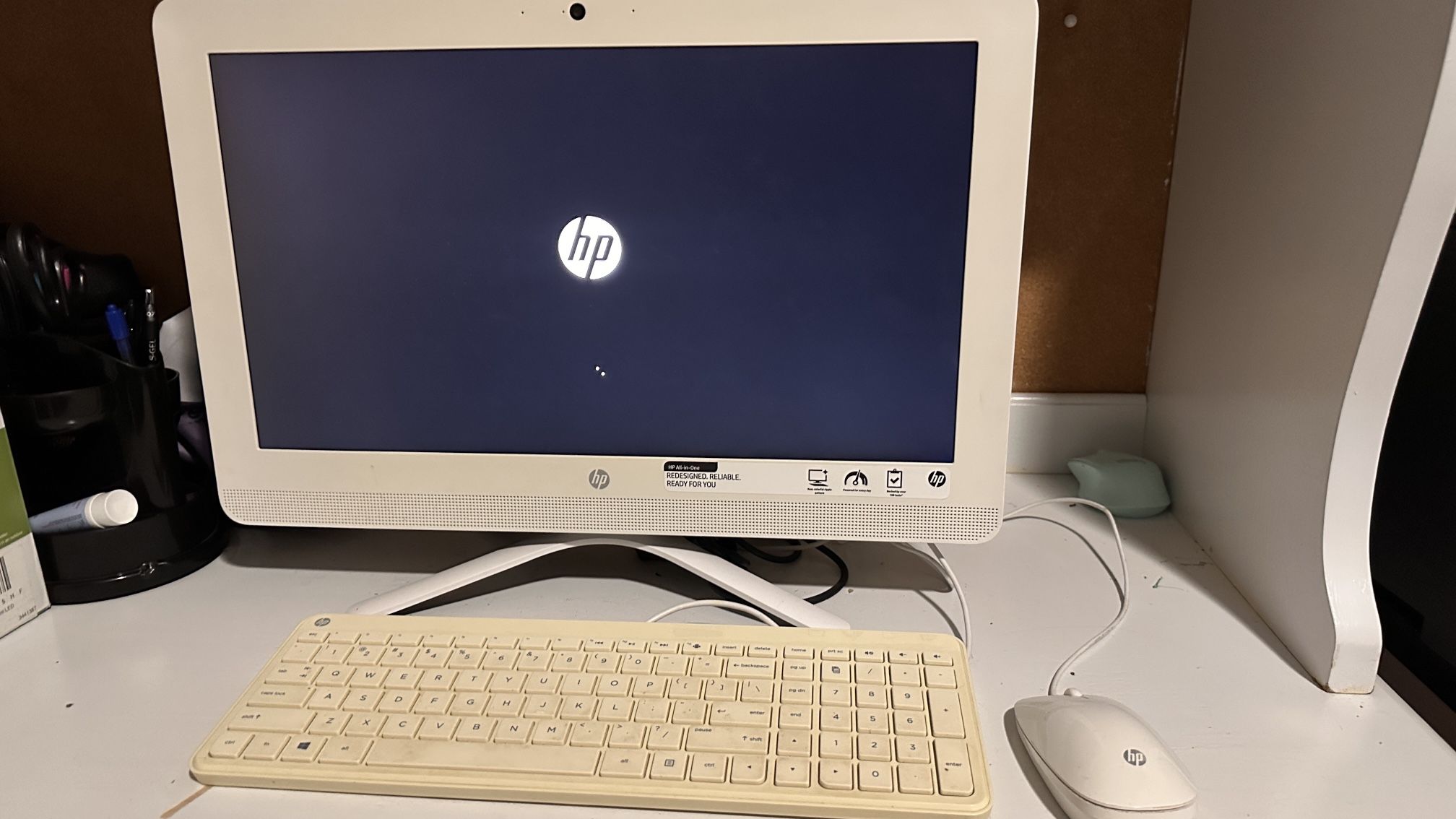 HP Desktop In White
