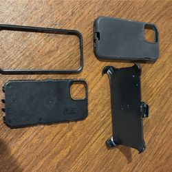Otterbox Defender case  with holster iPhone 15