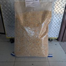 Cracked Corn Bird Feed Mixed Feed