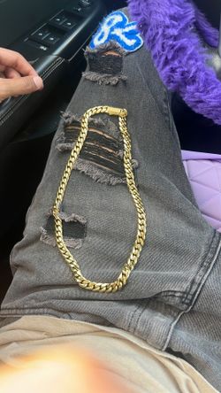 Gold Cuban chain 22”