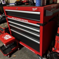 Milwaukee 36” Rolling Tool chest 