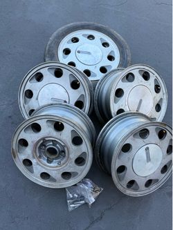 **OEM Volkswagen "Teardrop" alloy wheels**