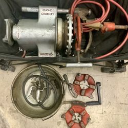 Rigid 300 T-2 Power Drive Pipe Threader 1/2-2 Inch 2 Dies Teeth Threading Machine Bucket Oiler Automatic Cutter Reamer Portable Plumbers Pipefitter 