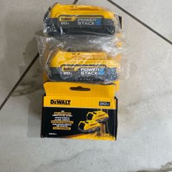 Dewalt Power Stack Battery.   (4).      1.7      20V