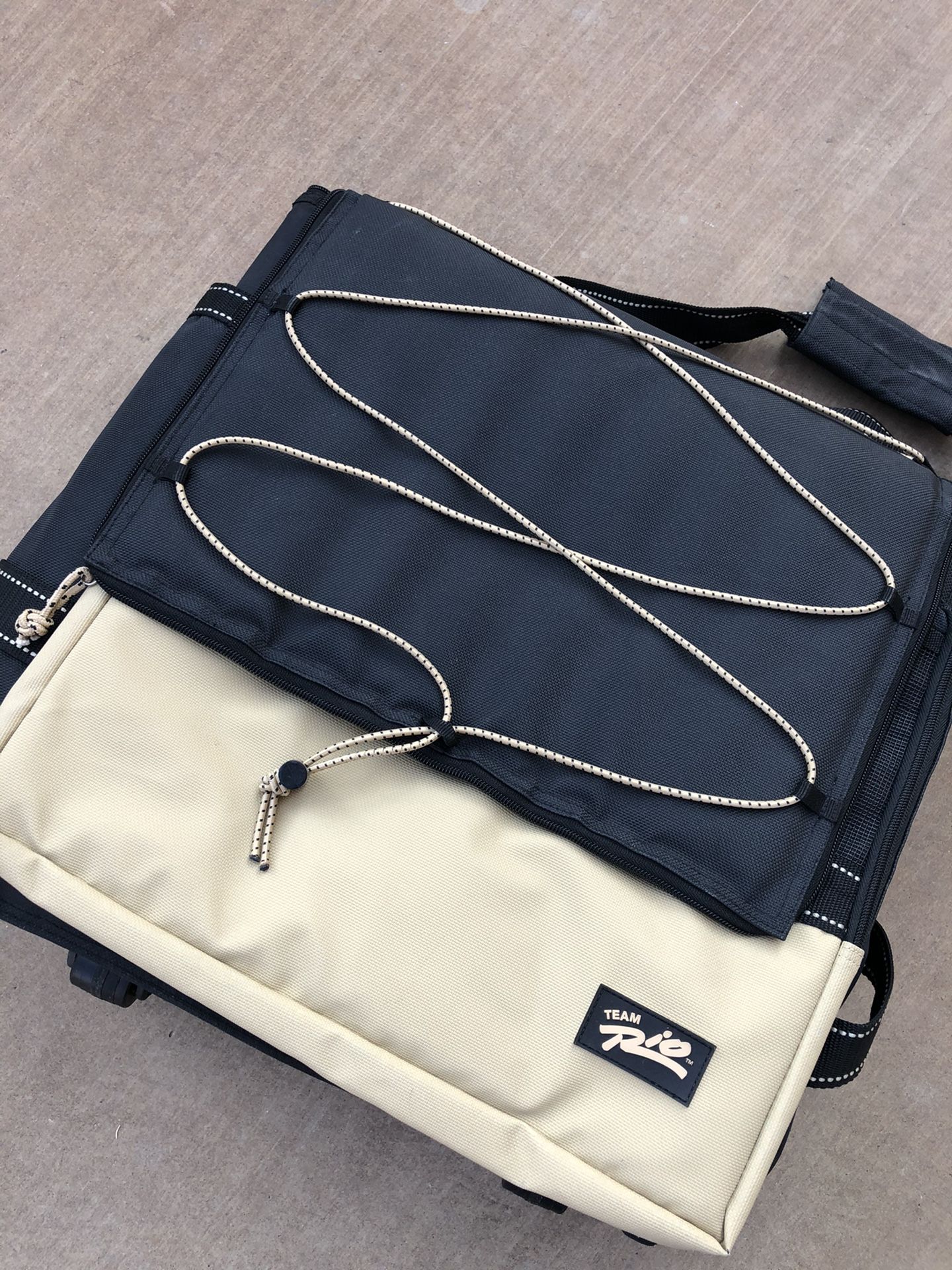 Cooler bag with handle and wheels