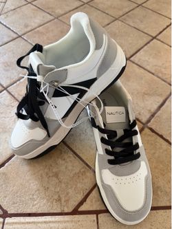 NWT náutica shoes
