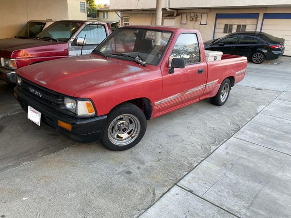 Toyota pick up 22R 1989 for Sale in Glendale, CA - OfferUp