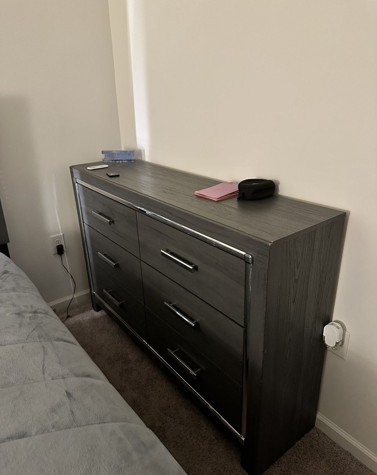 Modern Gray Dresser – 6 Drawer Storage