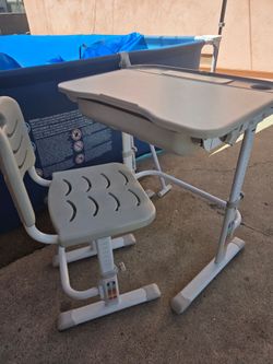 Kids Desk -Adjustable Height