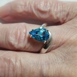 Swiss BLUE Topaz  .SZ 8    SS 925