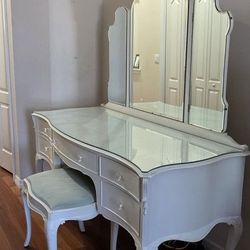 White Antique solid wood dresser/vanity