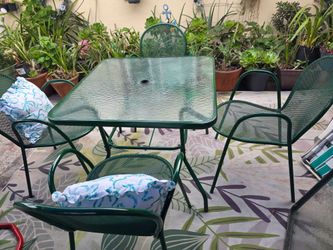 Title:
5-Piece Dining Set – 4 Modesto Dining Chairs & Glass Top Table