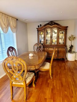 HIGH-END, LUXURY DINING ROOM SET BY DISIGNER MICHAEL AMINI AICO