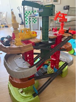 Train tower tracks set and trains