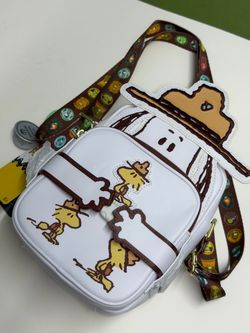 Peanuts snoopy crossbuddy