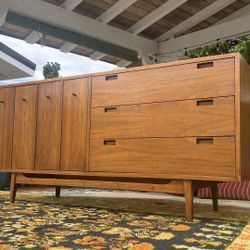 Stunning Mid Century Dresser And Nightstand By American Of Martinsville 