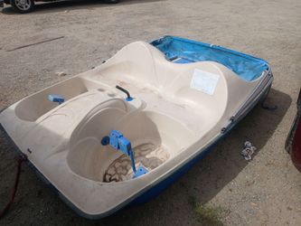 Paddle boat