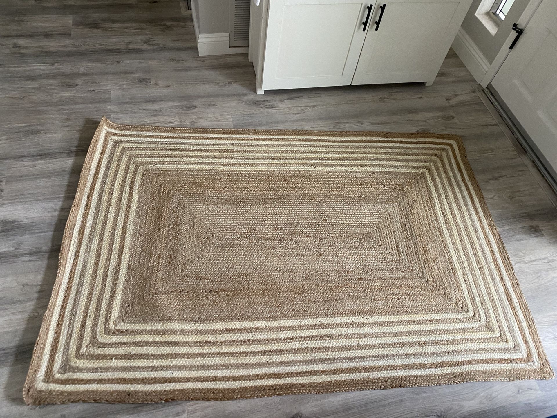 Rug. New Beautiful rug