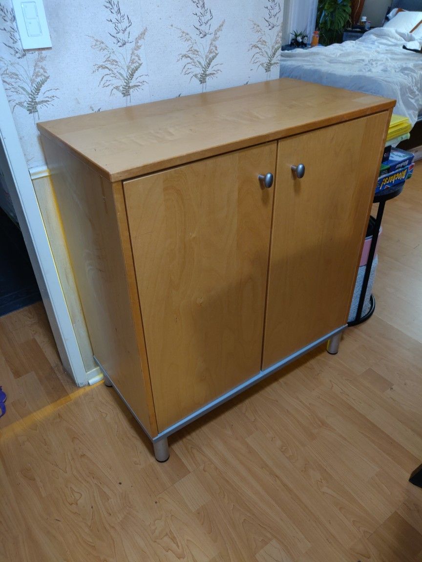 Cabinet With 3 Shelves 