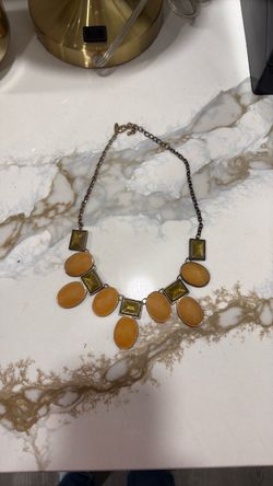 Beautiful vintage gold-tone bib statement NY necklace .