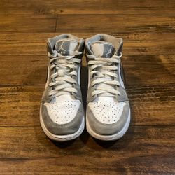 Air Jordan 1 SE White Medium Gray Size 6Y Kids (Cash only)