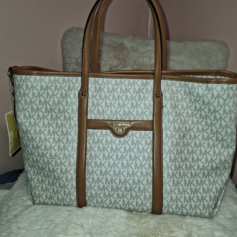 LOUIS VUITTON CROSSBODY for Sale in Redlands, CA - OfferUp