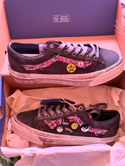Black Souvenir Vans Size 7 Men’s 8.5 Women