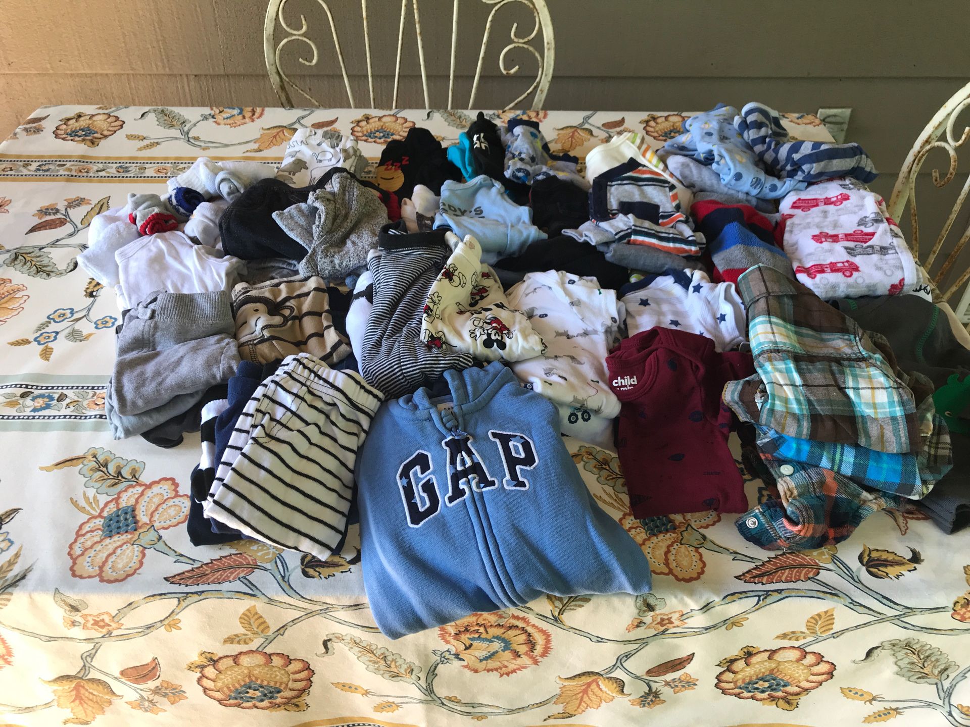 lLarge lot baby clothes for boy 0 -3 months in excellent condition