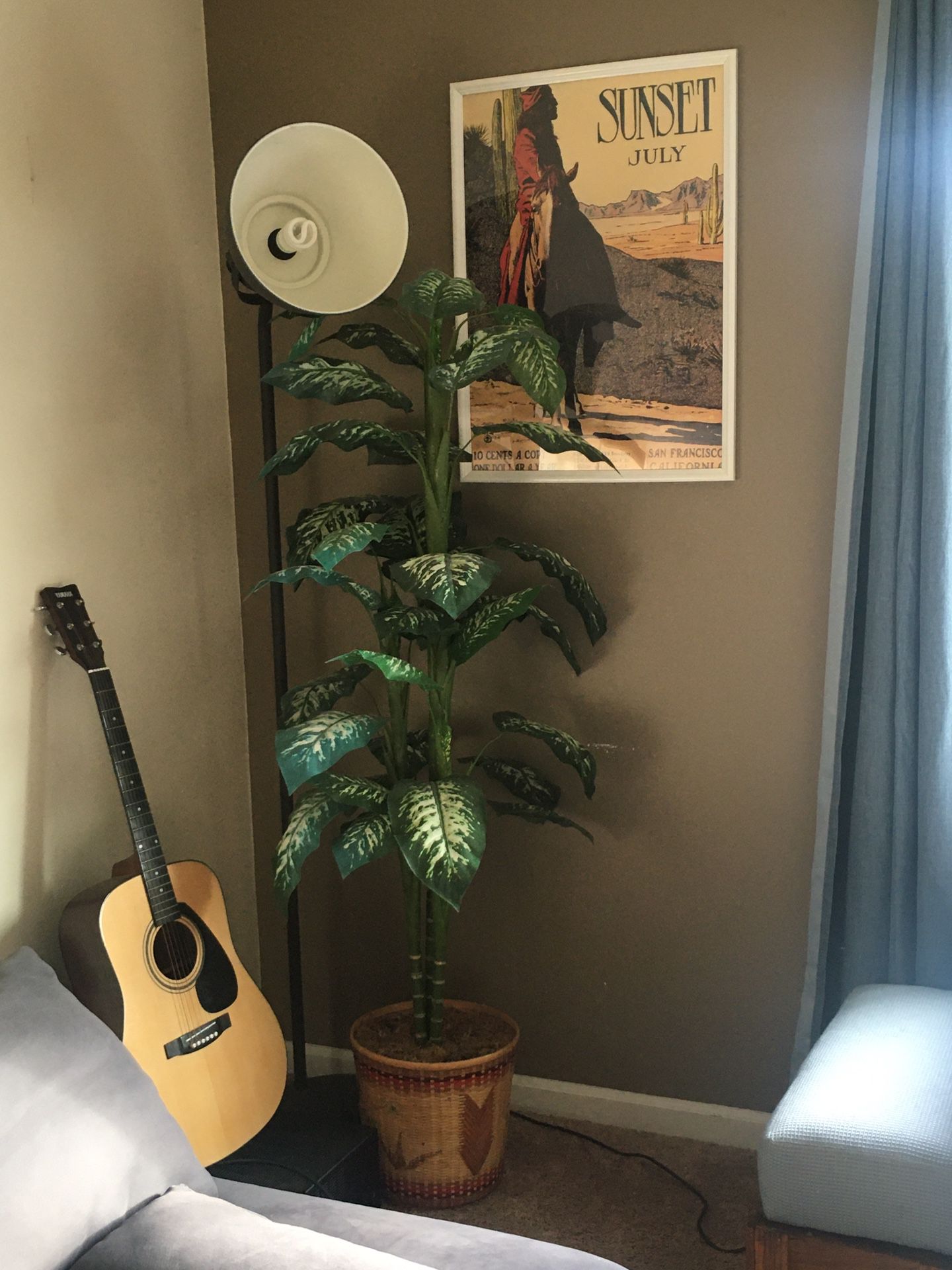 Fake plant / tree
