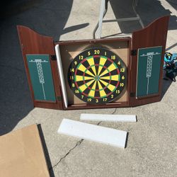 Dart board 