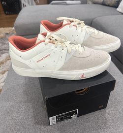Men’s Jordan ES Series sneakers
