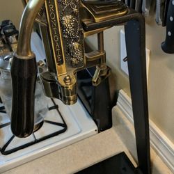 Frontgate Counter/Bar Top Wine Opener