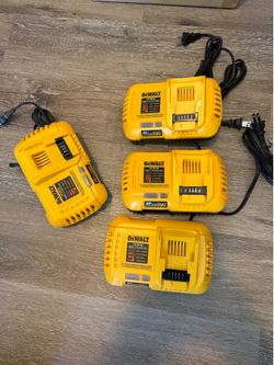 DEWALT 20V MAX / 60V MAX FLEXVOLT Lithium-Ion Fan Cooled Fast Battery Charger, 65 each