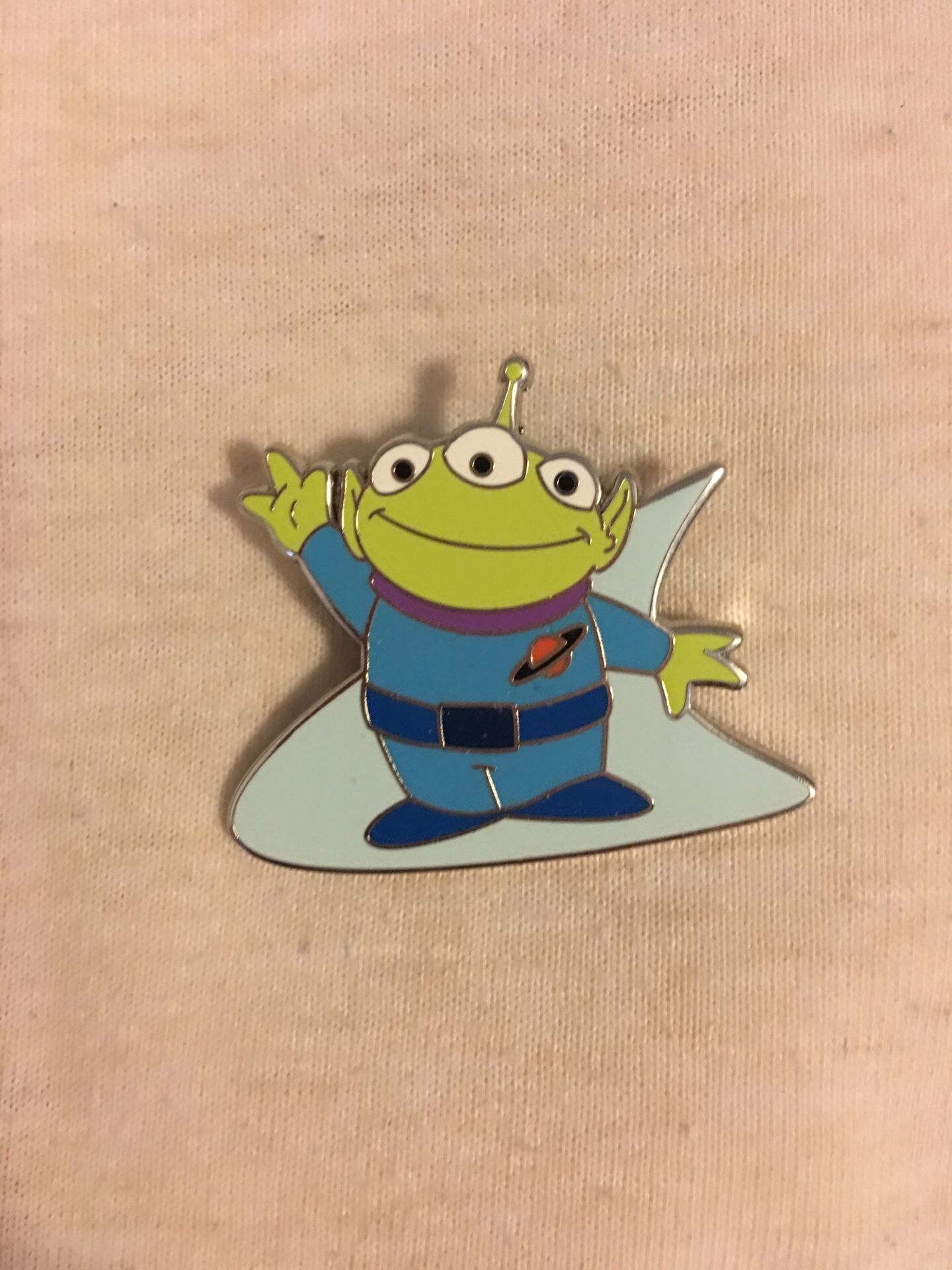 Disney alien pin