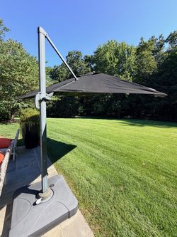 Black Wardingham 9.8’ Cantilver Umbrella By Red Barrel Studio Black Very good condition