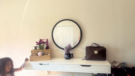 Floating desk/vanity