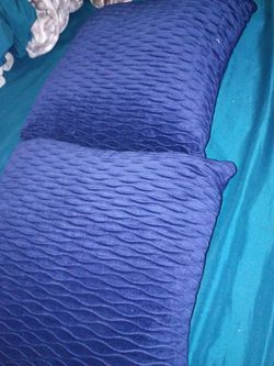 4 blue pillows