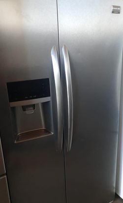Frigidaire Side-by-Side Stainless Steel Refrigerator Fridge
