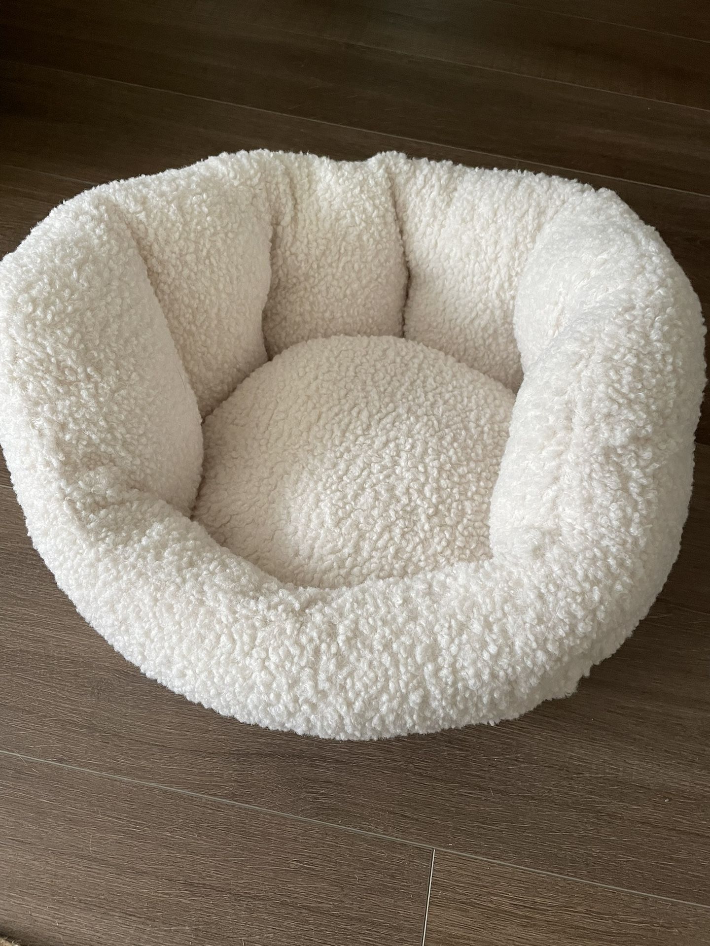 Boucle Cat Bed