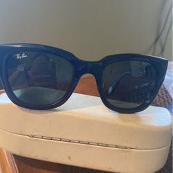 Ray Ban Womens Sunglases Used Good Condición
