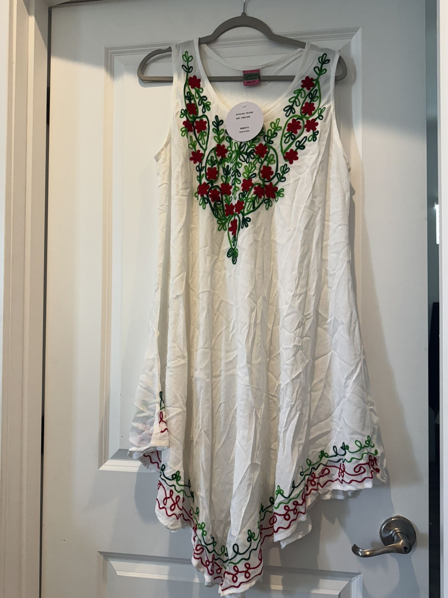 Women’s White Embroidered Floral Dress One Size Fits S-2x NEW