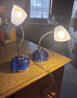 2 SIMPLE DESIGNS Flossy Organizer Lazy Susan Desk Lamps w power outlets
