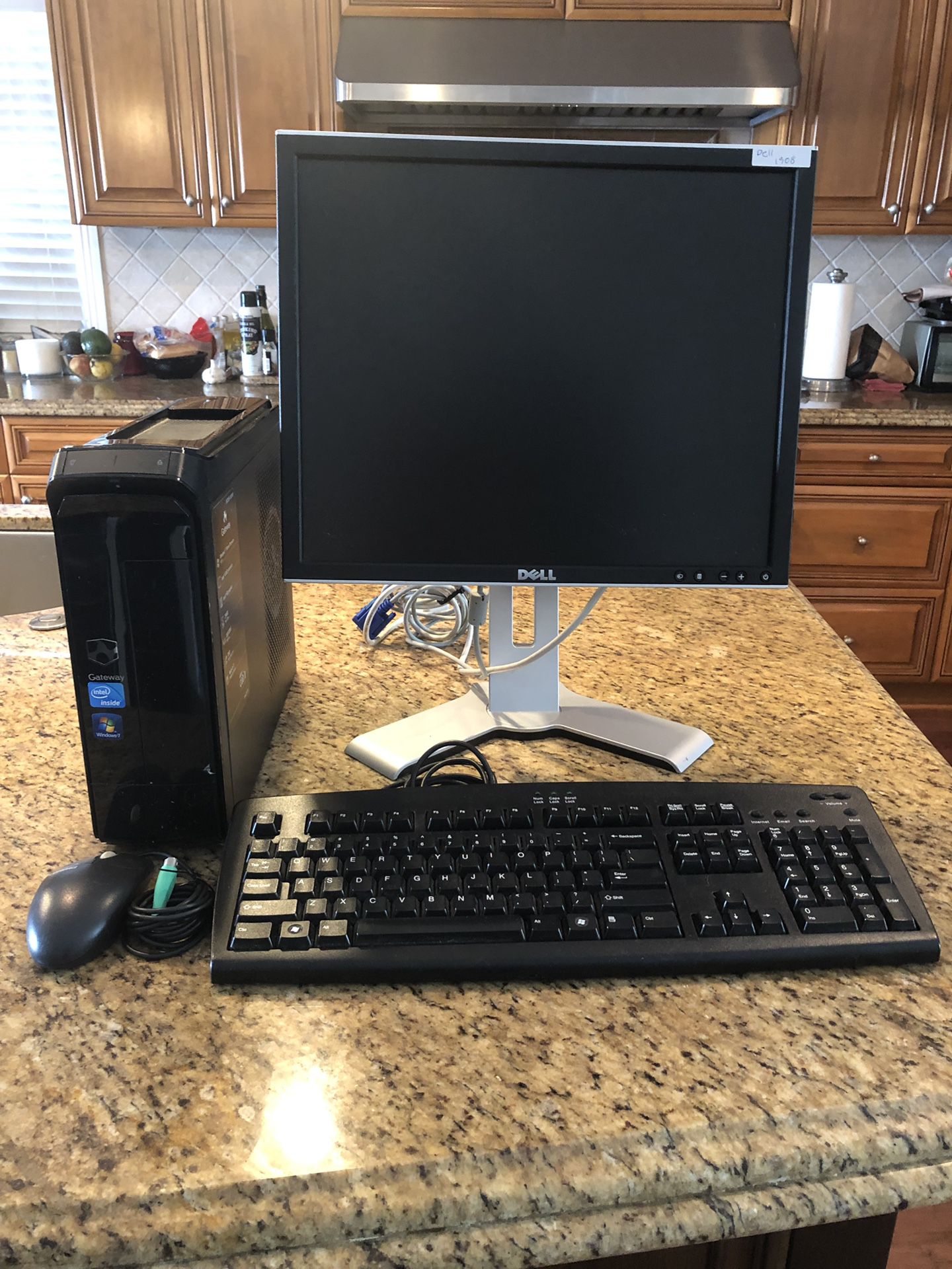 Gateway desktop computer with Dell monitor keyboard and mouse