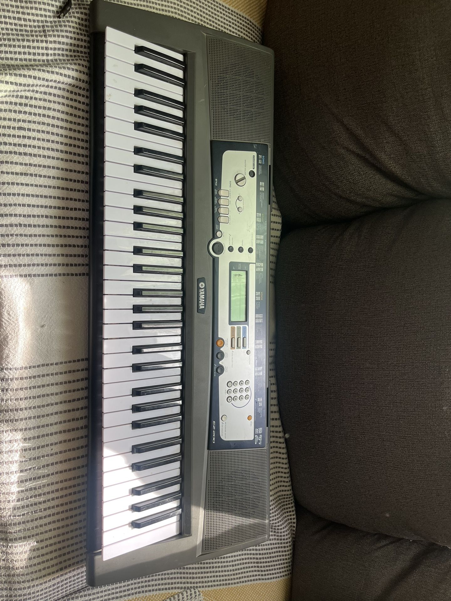 EZ-200 Yamaha Keyboard