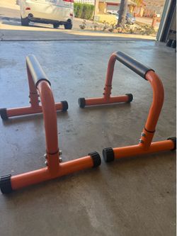 Push up bar calisthenics