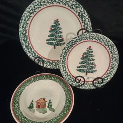 22 Christmas Holiday Dinner Plate Set