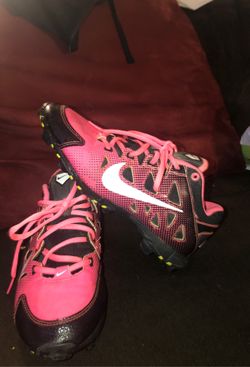 Newly use Nike softball shoes for girls youth size 5 only wore A few times and decided not to play anymore